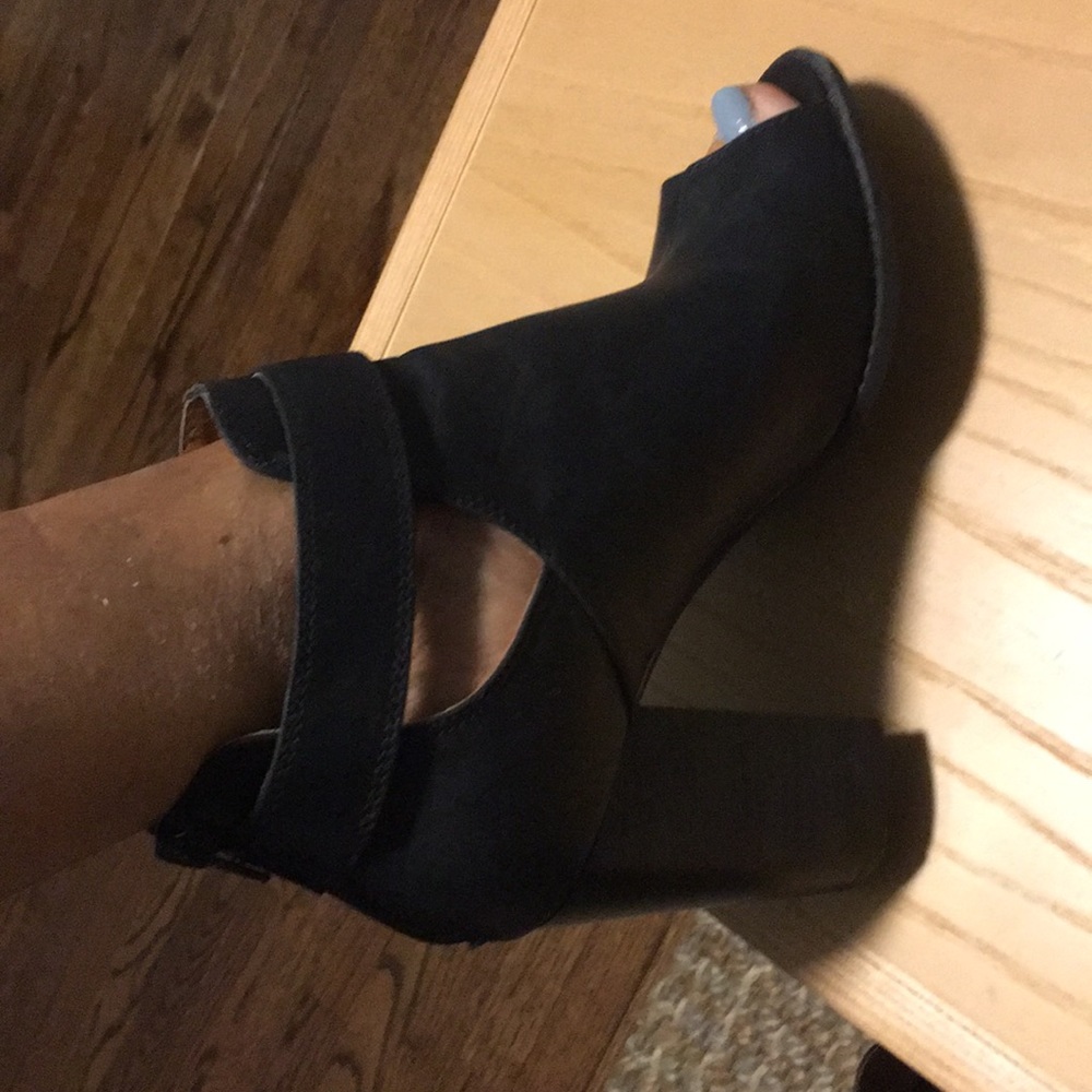Size 9 black heels
